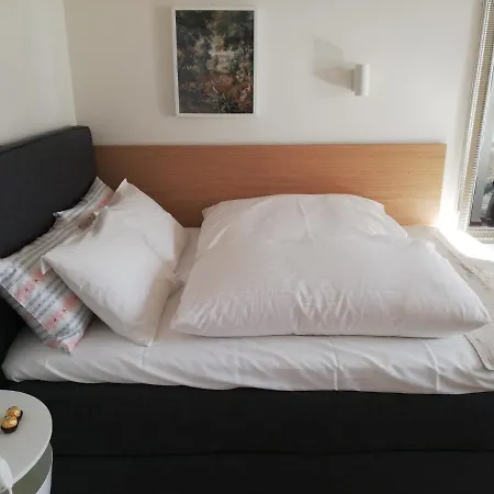 Augarten Apartment *
